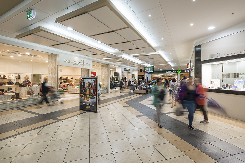 Cherrybrook Village people shopping