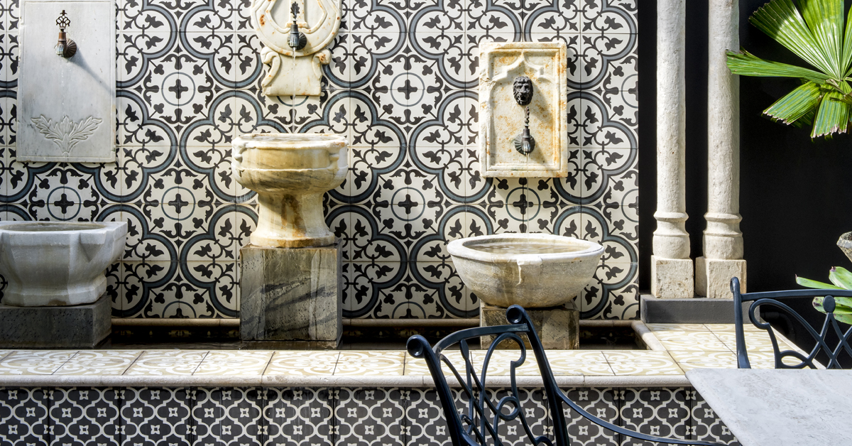 Black and White Wallpaper Bathroom