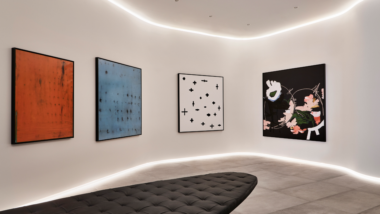 Lobby & Art Gallery, Voyager